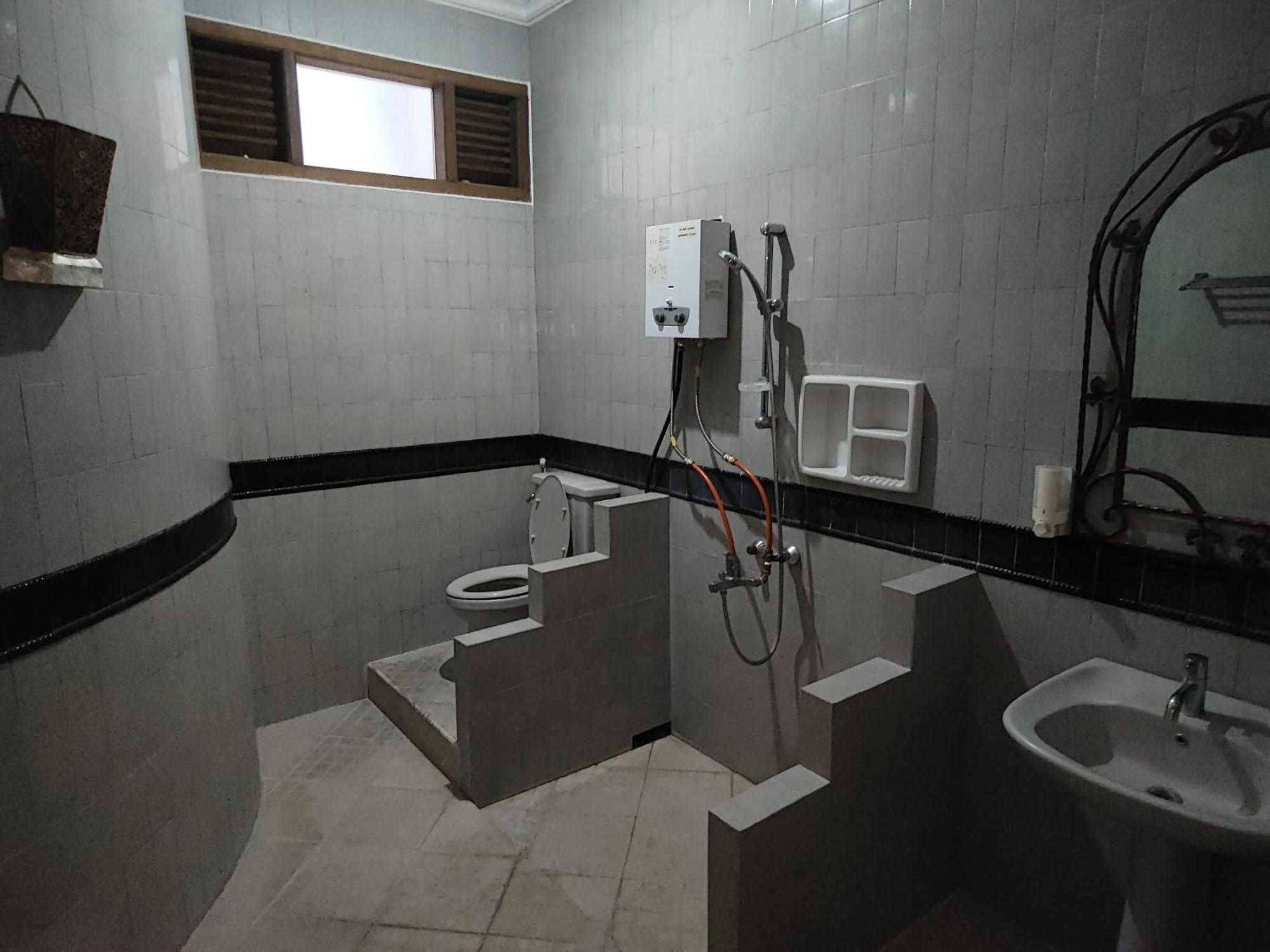 Tirto 27 Homestay ยอกยาการ์ตา ภายนอก รูปภาพ